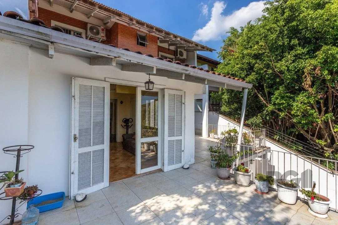 Imagem Casa com 3 Quartos à Venda, 293 m² por R$ 650.000