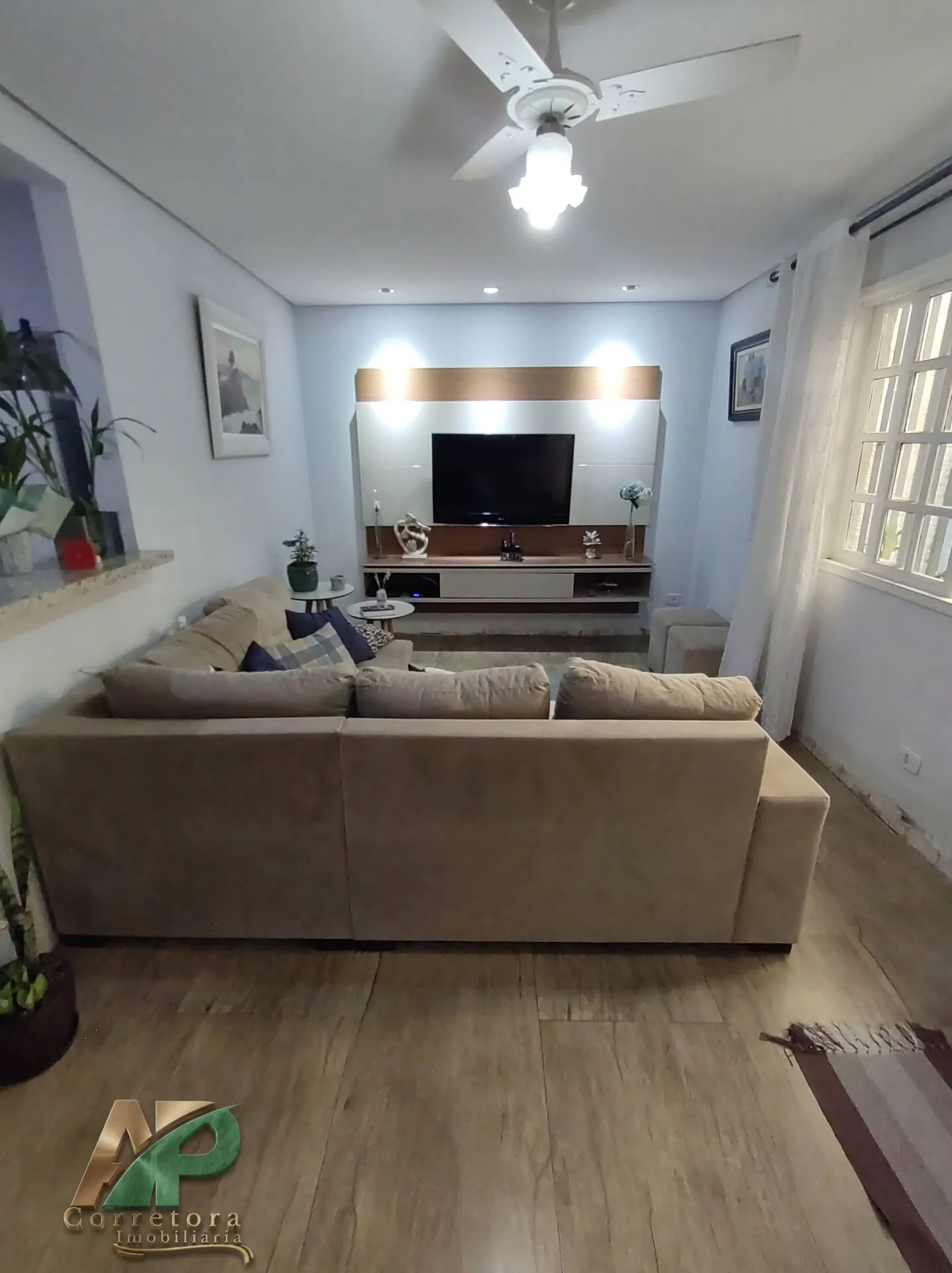 Imagem Casa à Venda em Taboão da Serra: 308m², 2 Vagas e Perto do Shopping