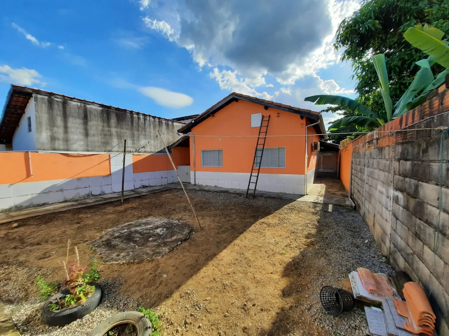 Imagem Casa à venda 3 Quartos, 2 Vagas, 300M², Laerte Assunção, Pindamonhangaba - SP