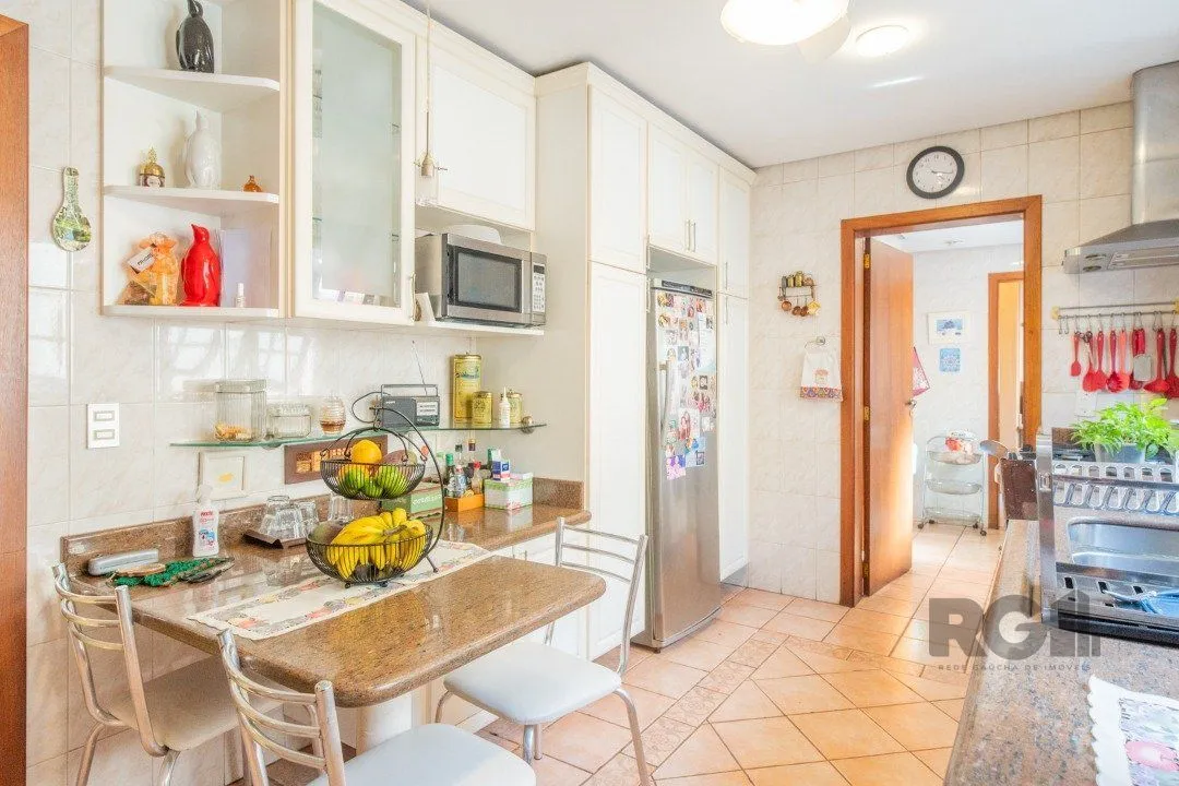 Imagem Apartamento amplo de 191m² privativos reformado