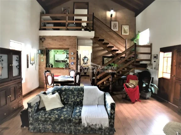 Imagem Esta encantadora casa localizada em Sousas, uma das áreas mais aprazíveis de Campinas, tem tudo qu...