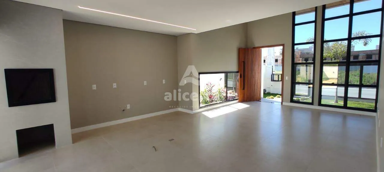 Imagem Casa Alto Padrão com 147m² - 3 Dormitórios I 1 Suíte I 2 Vagas de Garagem - Loteamento Vivendas dos Açores - Sertão do Maruim. São José/SC