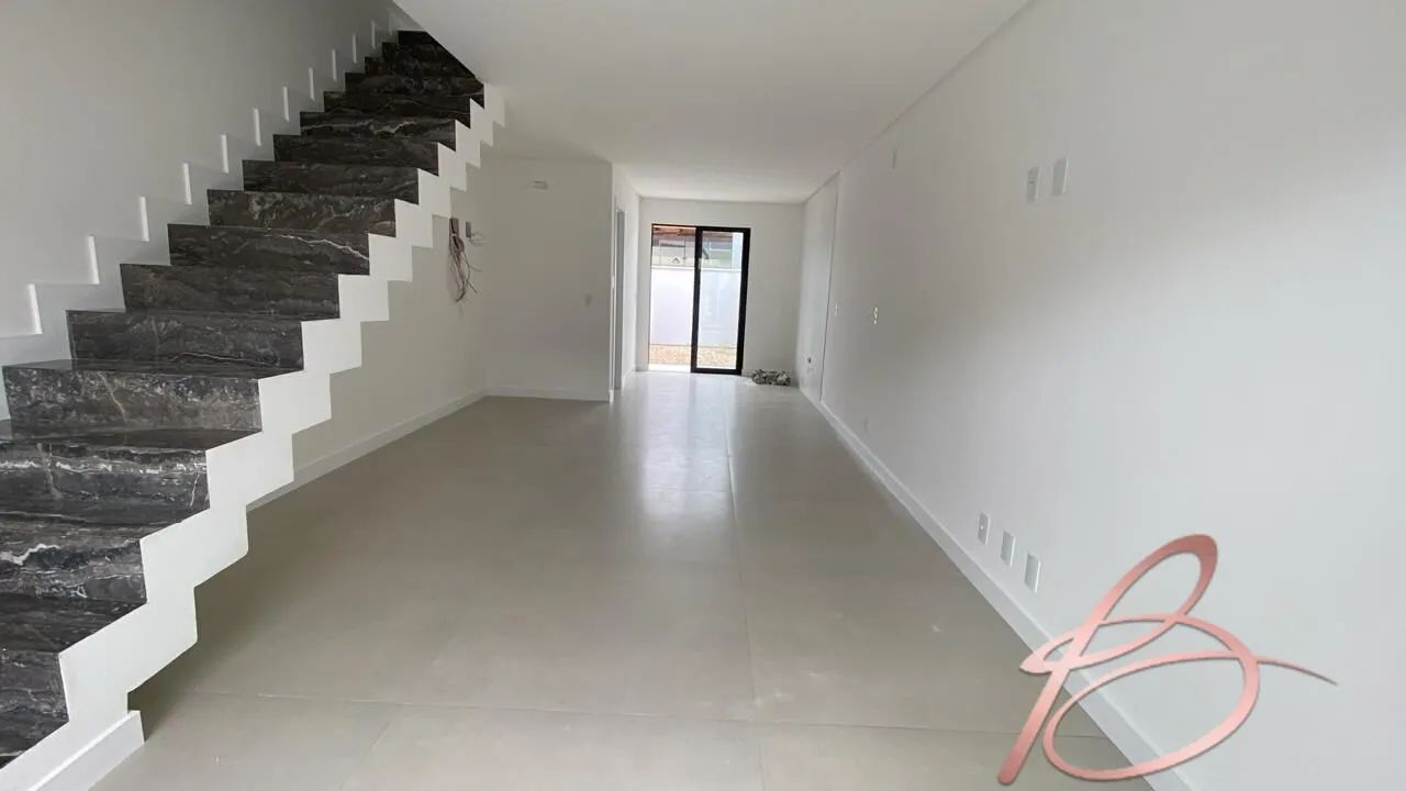 Imagem Sobrado com 2 suítes no Centro de Bombinhas/SC