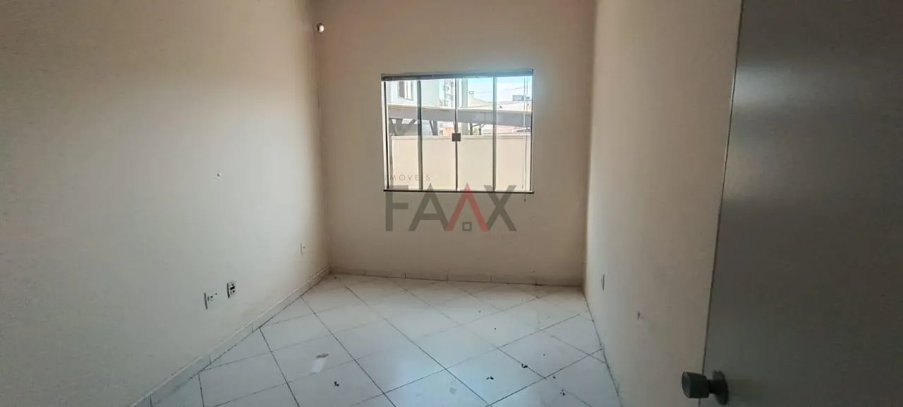 Imagem Sala Comercial 900m para Alugar em São Cristóvão com Estacionamento