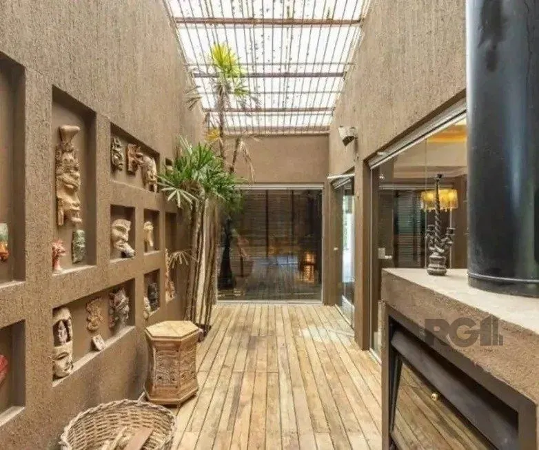 Imagem Excelente casa de 220m² com 3 dormitórios no bairro Tristeza.
