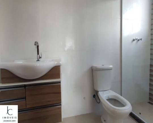 Imagem Casa à venda em condomínio horizontal fechado em São Lourenço MG. Portaria 24 h., bem localizado em bairro nobre.