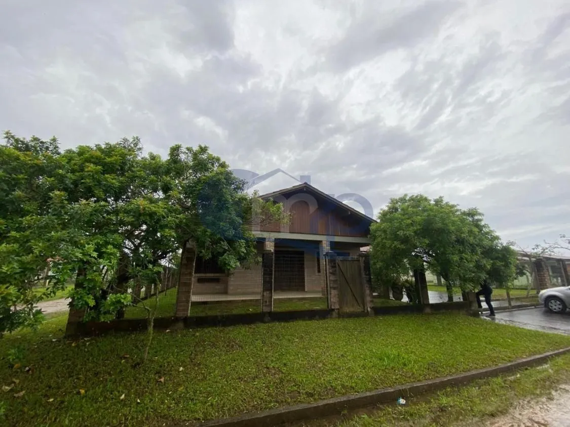 Imagem Casa a venda com 4 suites na Paraiso em Torres/RS