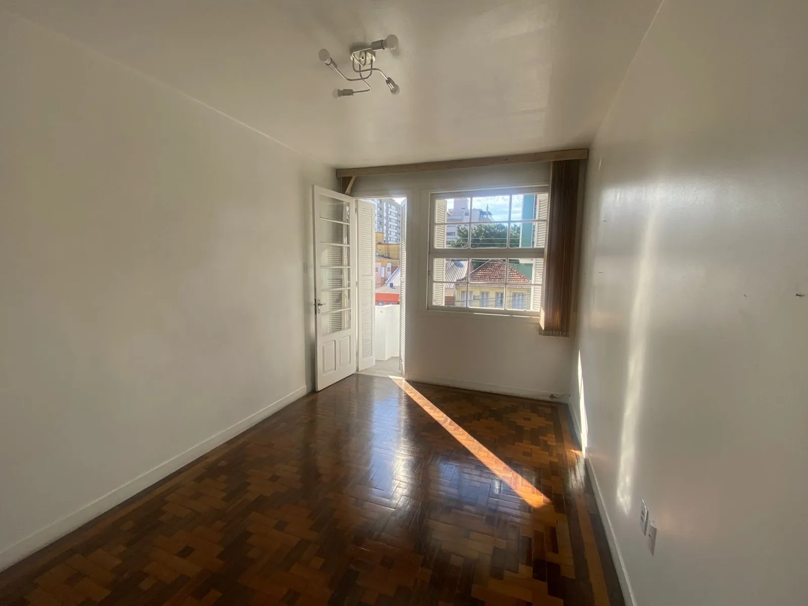 Imagem Apartamento 3 dormitórios 2 banheiros e sacada Menino Deus