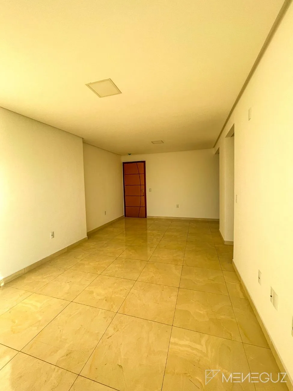 Imagem Apartamento de 2 quartos, com duas vagas de garagem, no centro de Guarapari com vista para o canal - Parcelamento em 60 meses!