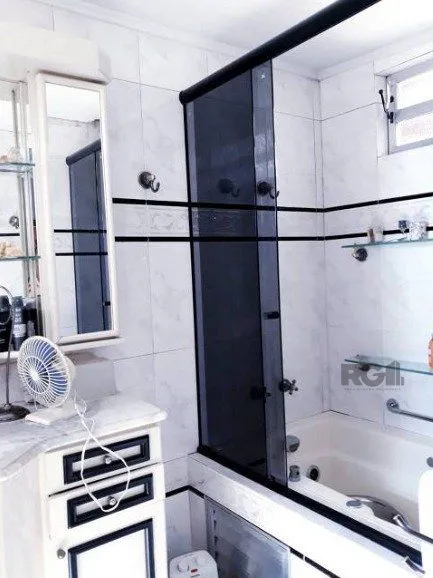 Imagem Casa para Venda - 200m², 5 dormitórios, sendo 1 suites, 4 vagas - Glória