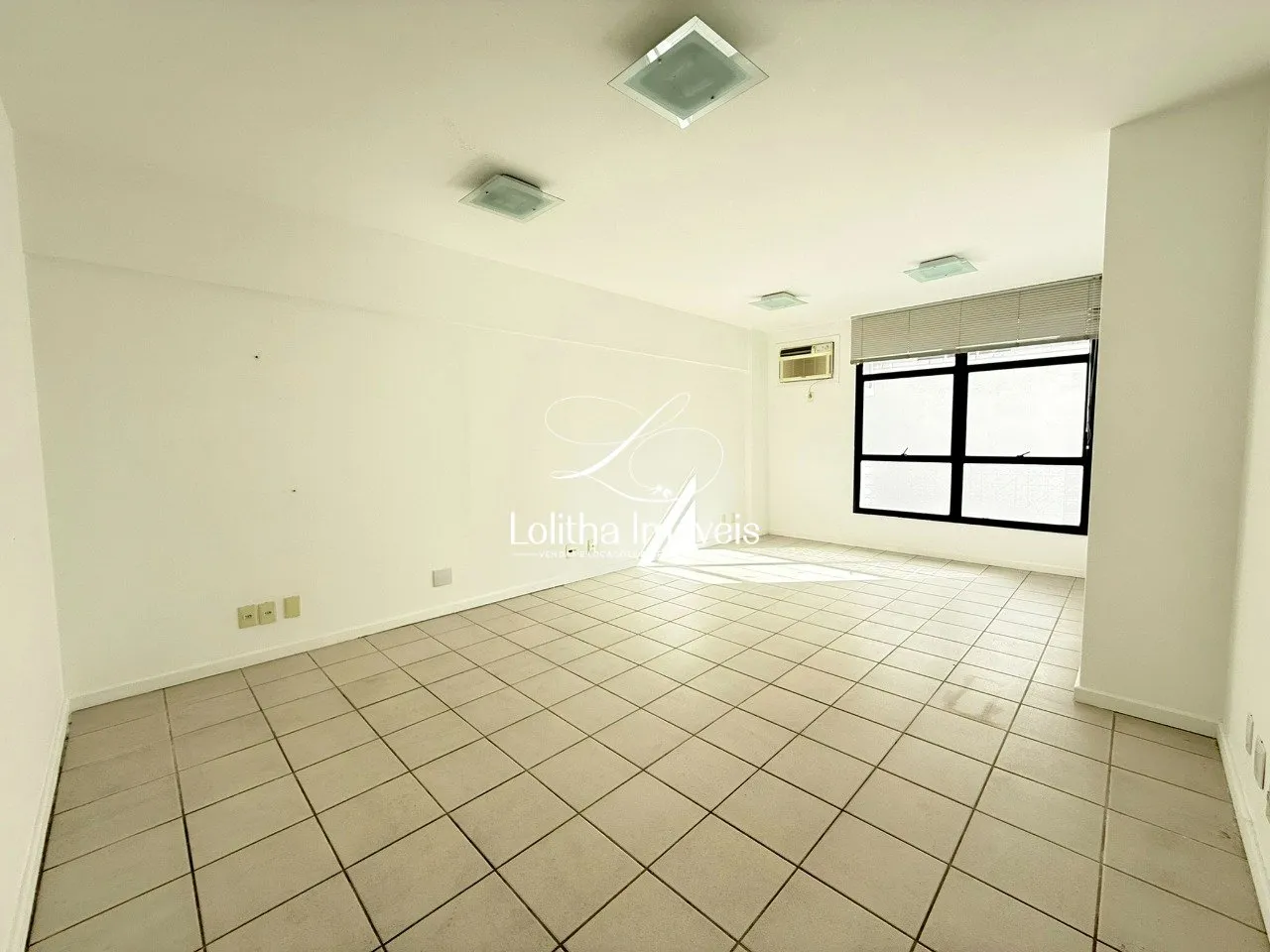 Foto do imóvel SALA COMERCIAL NO CENTRO DE FLORIANÓPOLIS/SC PARA VENDA OU LOCAÇÃO em Araújo Figueiredo