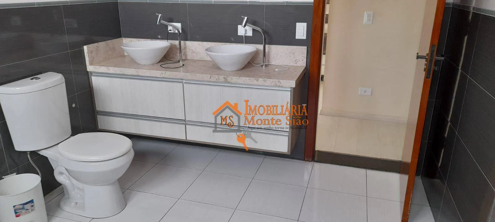 Imagem Sobrado com 3 dormitórios à venda, 316 m² por R$ 1.170.000,00 - Jardim Vila Galvão - Guarulhos/SP