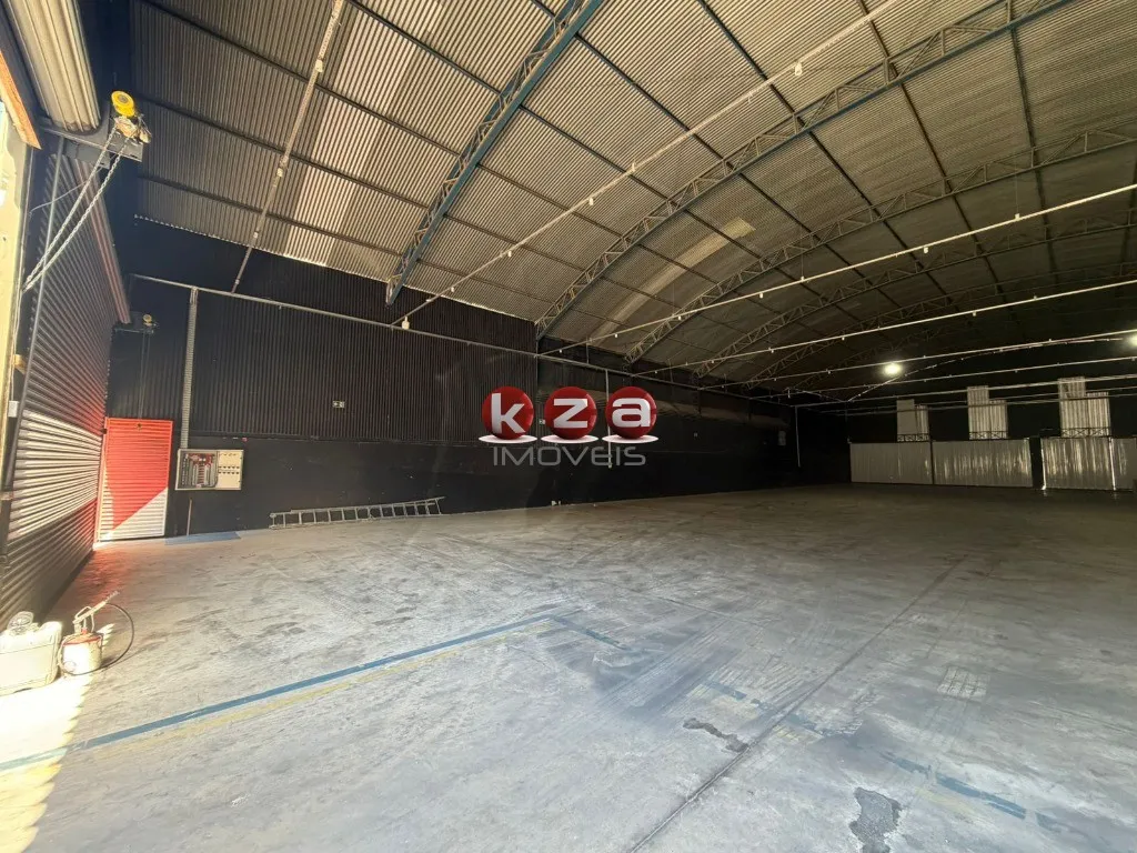 Imagem Galpão Comercial para Locação em Vinhedo-SP, Bairro Jardim Alves Nogueira: 2 Salas, 3 Banheiros, 5 Vagas de Garagem, 850m².