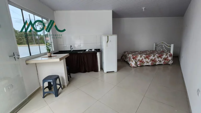 Imagem Kitnet mobiliada Unidade 03, primeira locação, com um banheiro, quarto, sala e área de serviço.