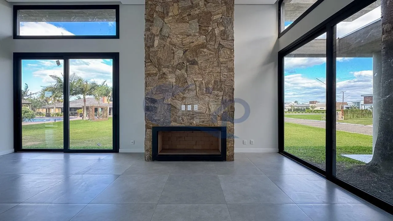 Imagem Casa de alto padrao com piscina privativa a venda na Costa do Mampituba, Passo de Torres/SC