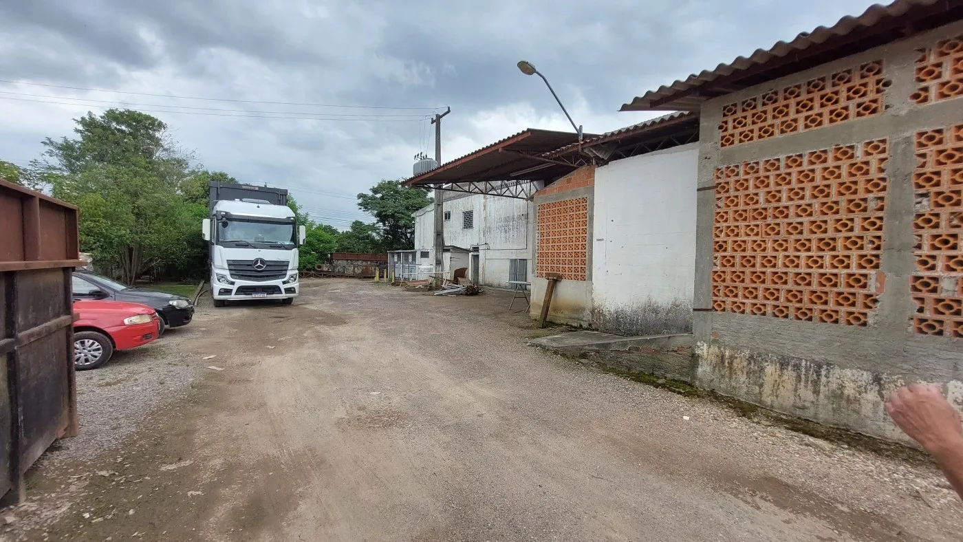 Imagem Barracão industrial 2500 m2 em Curitiba. Bairro Boqueirão