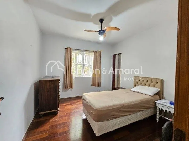 Imagem Sobrado com 271 m² e 5 Quartos