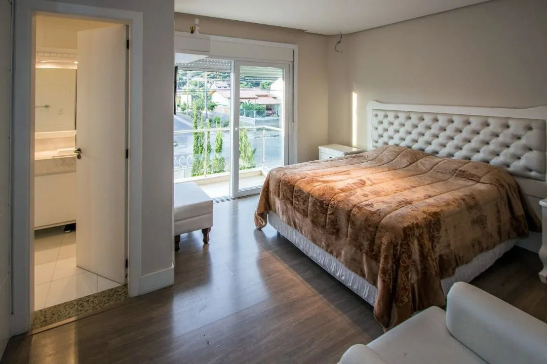 Imagem Casa para Venda - 147.3m², 3 dormitórios, sendo 1 suites, 3 vagas - Guarujá