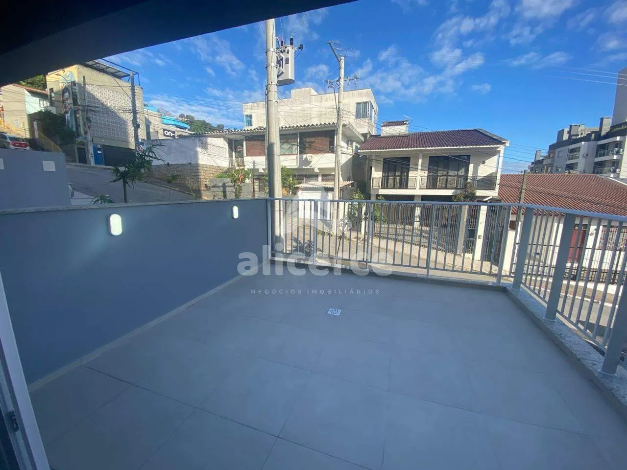Imagem Studio Garden Novo Mobiliado com Terraço Privativo e Vaga de Garagem no Centro de Florianópolis