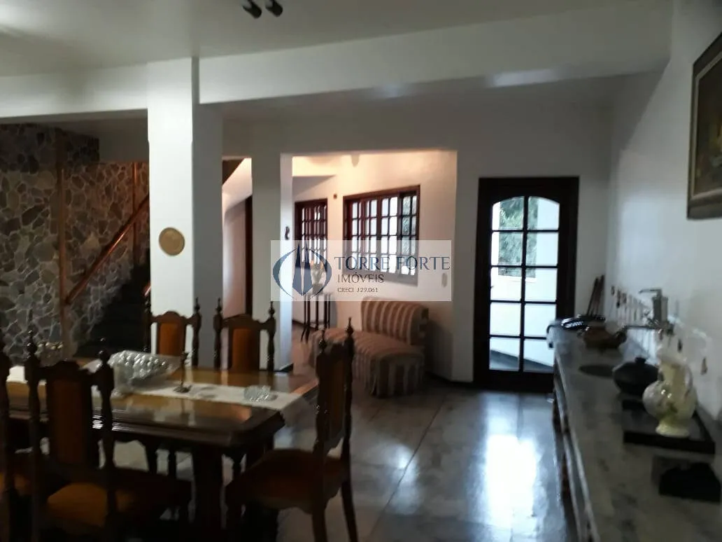 Imagem Casa espaçosa, com 380 m², 3 dormitórios sendo 1 suíte 4 banheiros, 2 vagas