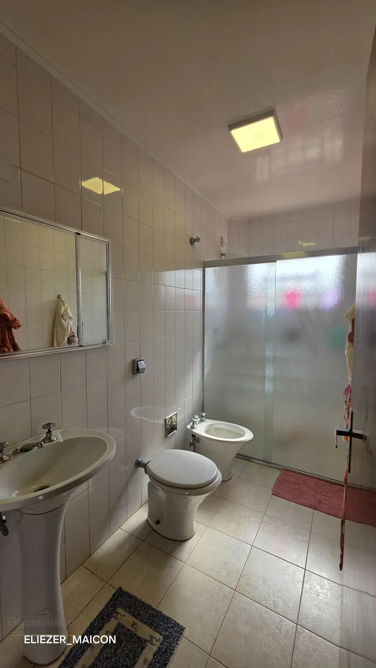 Imagem Casa a venda, aprox, 1 km do centro 3 quartos em Poços de Caldas MG