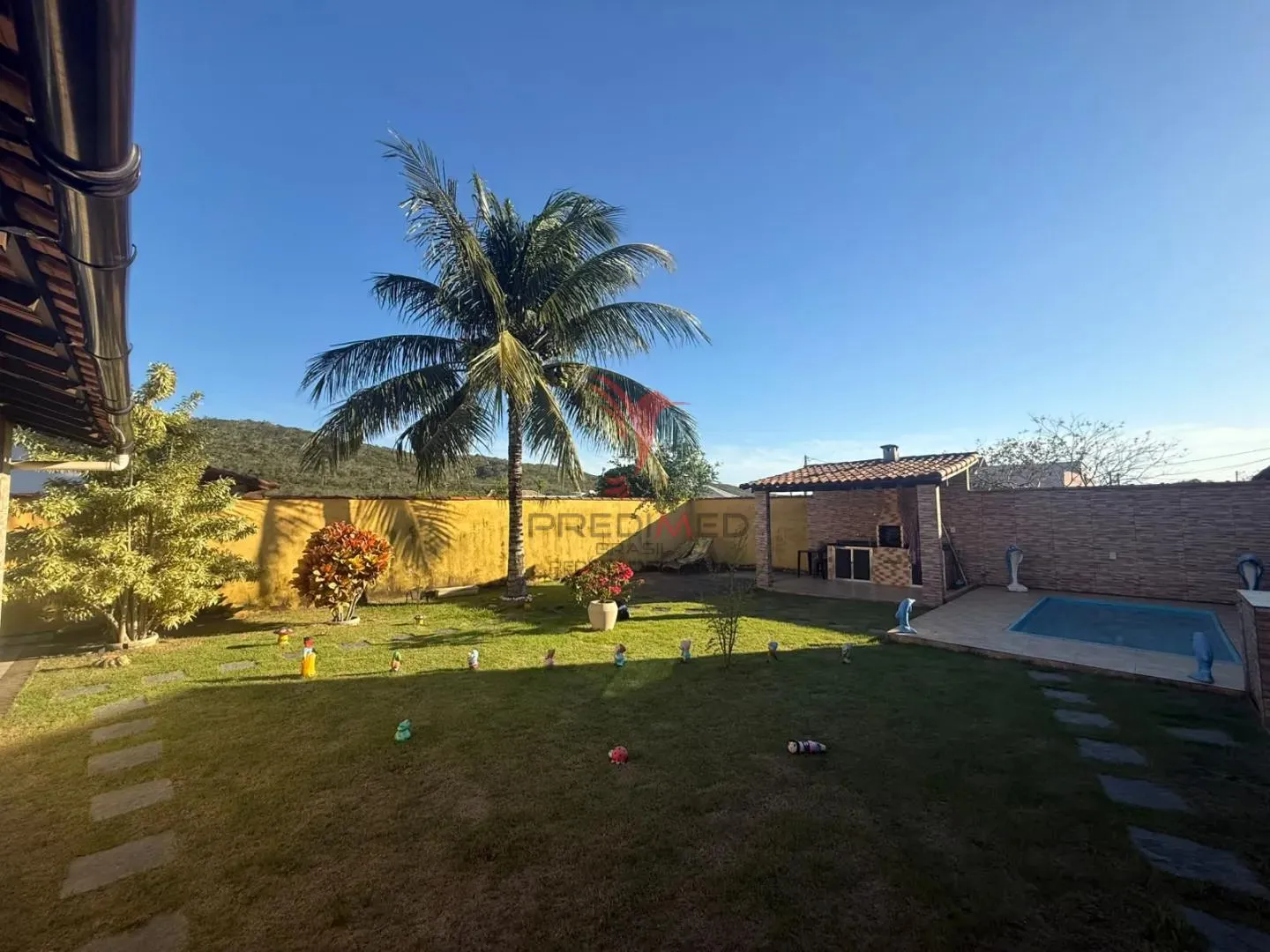 Imagem CASA À VENDA COM PISCINA - R$ 400.000
