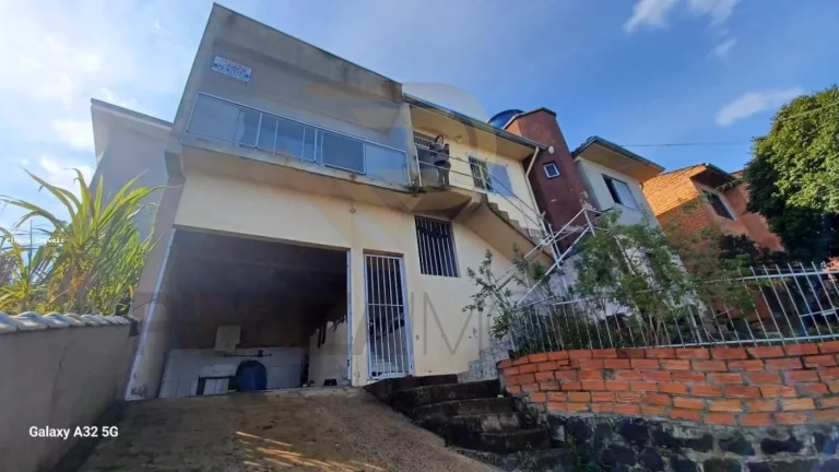 Imagem Casa Duplex para Venda em Concórdia, Nações, 3 dormitórios, 1 suíte, 2 banheiros, 1 vaga