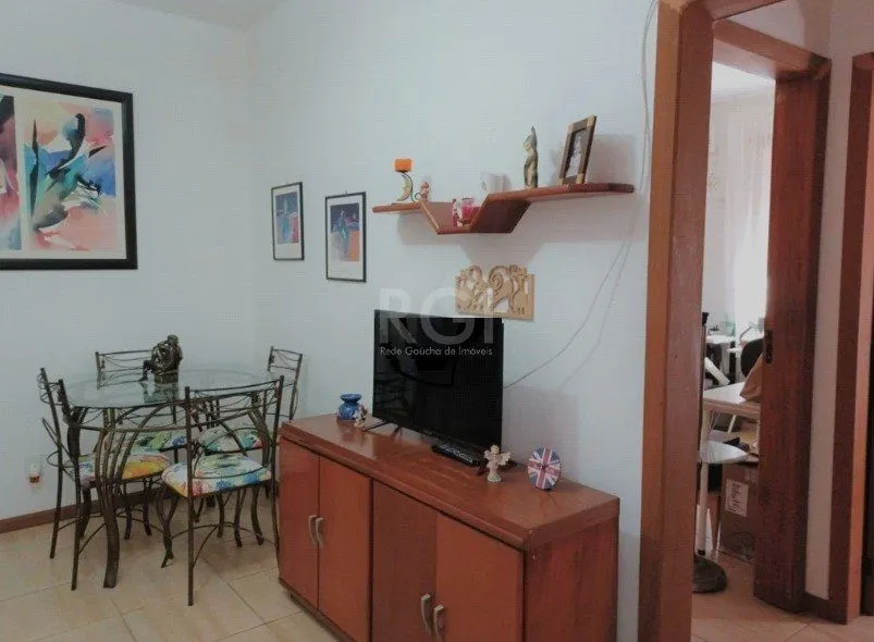Imagem Apartamento no Menino Deus de 2 dormitórios e dependência térreo com pátio