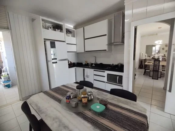 Imagem Casa de 240m² à venda, com 3 quartos (1 suíte), localizada em Candeias, Jaboatão dos Guararapes - Pernambuco.