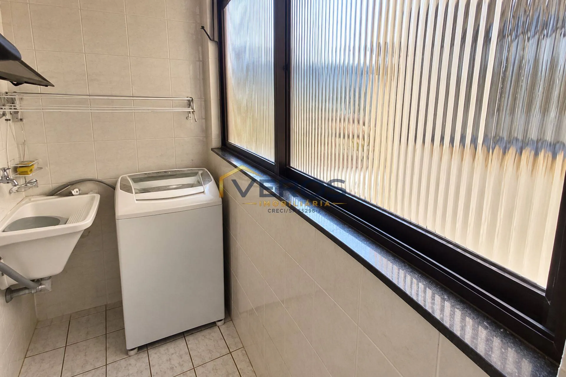 Imagem Apartamento a venda com 3 quartos a 300m da praia Martim de Sá em Caraguá