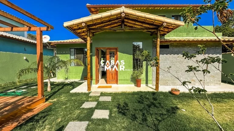 Imagem Casa moderna em condomínio à venda em Búzios-RJ, 3 suítes, 4 banheiros, 2 vagas, 250m² na Baía Formosa. Aproveite!