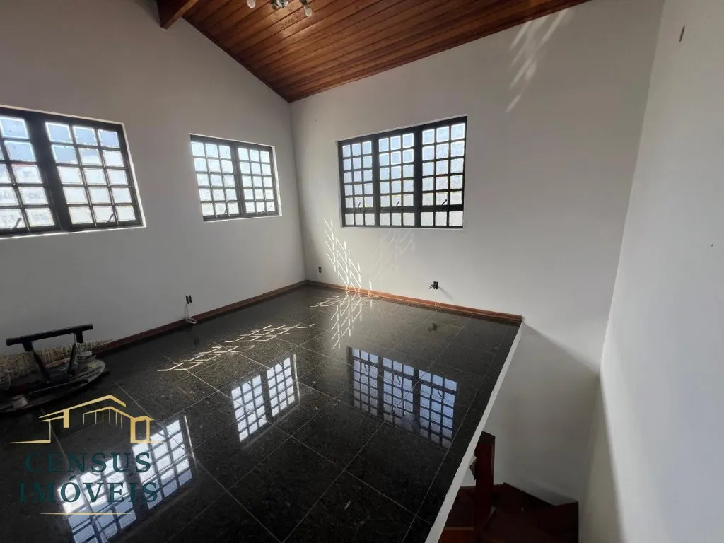 Foto do imóvel: Casa à venda em Vinhedo-SP, no bairro Altos do Morumbi: 3 quartos, 1 suíte, 3 salas, 4 banheiros, 6 vagas, 224 m². Confira agora! em Altos do Morumbi