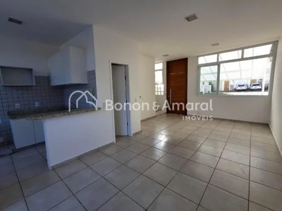 Imagem Casa em condomínio para locação - com 3 quartos sendo uma suíte. O imóvel conta com sala para 2...