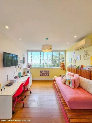 Imagem Casa de luxo à venda no Jardim Botânico, Rio de Janeiro - 5 quartos, 5 suítes, 8 banheiros, 2 vagas de garagem, 300,00 m².
