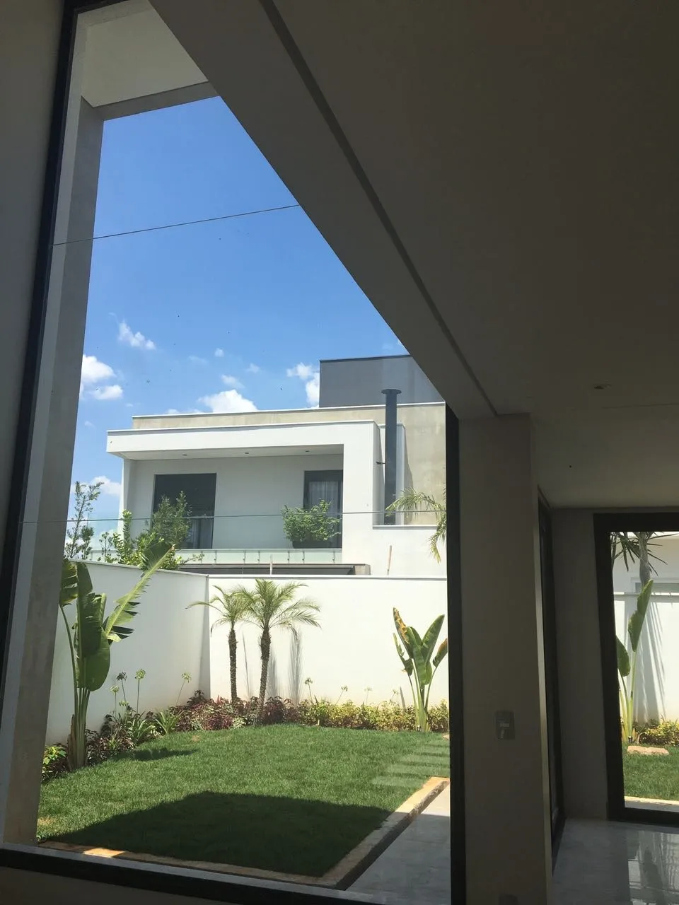 Imagem Luxuosa Residência com 4 Suítes e Área Gourmet Integrada à Venda em Alphaville Nova Esplanada 1