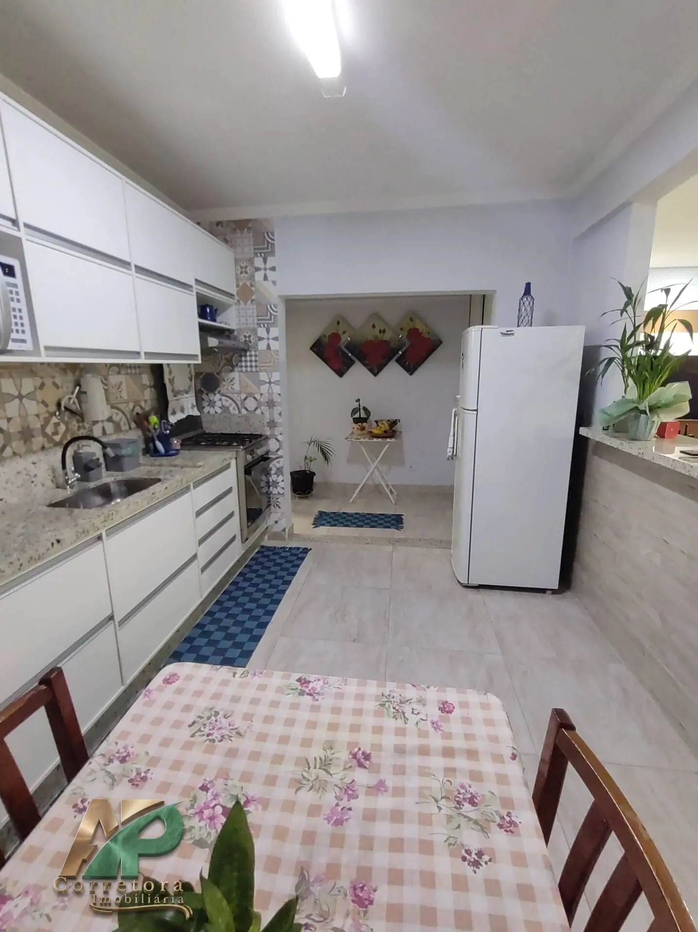 Imagem Casa à Venda em Taboão da Serra: 308m², 2 Vagas e Perto do Shopping