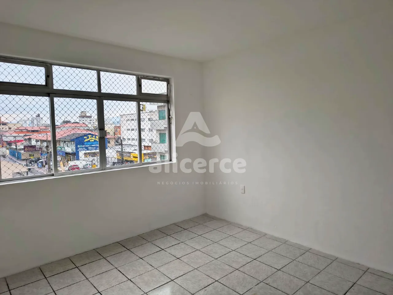 Imagem Apartamento à Venda em Areias - São José | Excelente Localização e Ótimo Custo-Benefício**
