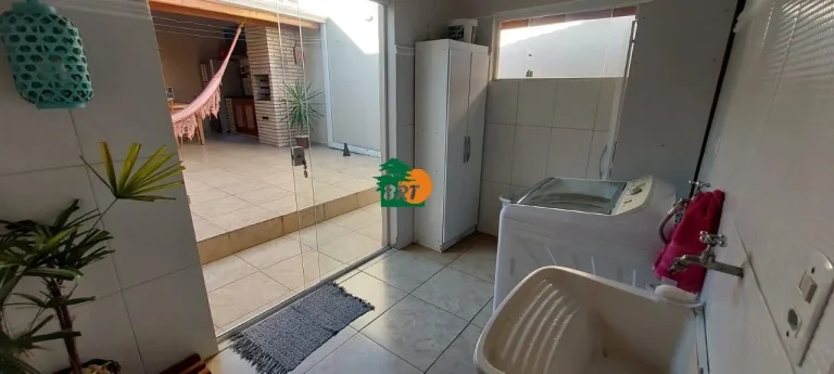 Imagem Casa para Venda em São Roque, Jardim Villaça, 3 dormitórios, 1 suíte, 2 banheiros, 1 vaga