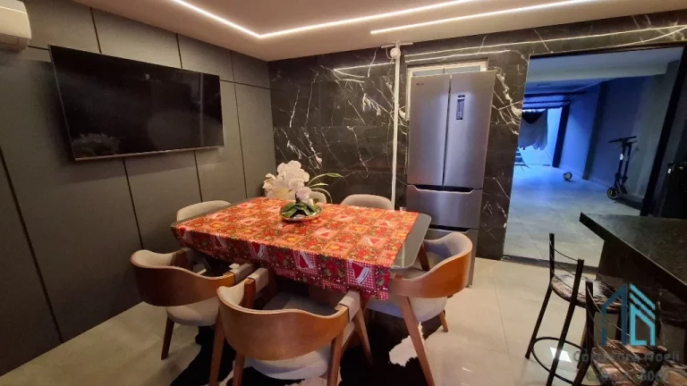 Imagem Triplex com piscina padrão, em região privilegiada, 900mtrs parque BACACHERI em Curitiba PR
