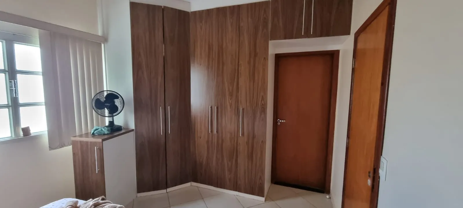 Imagem Imperdível casa de 5 quartos em condomínio no Estribo, Avaré-SP: 1 suíte, 1 sala, 4 banheiros, 4 vagas, 265m².