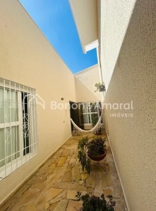Imagem Casa à venda no bairro Taquaral, em Campinas/SP, localizada a apenas duas quadras da Lagoa do Taqua...