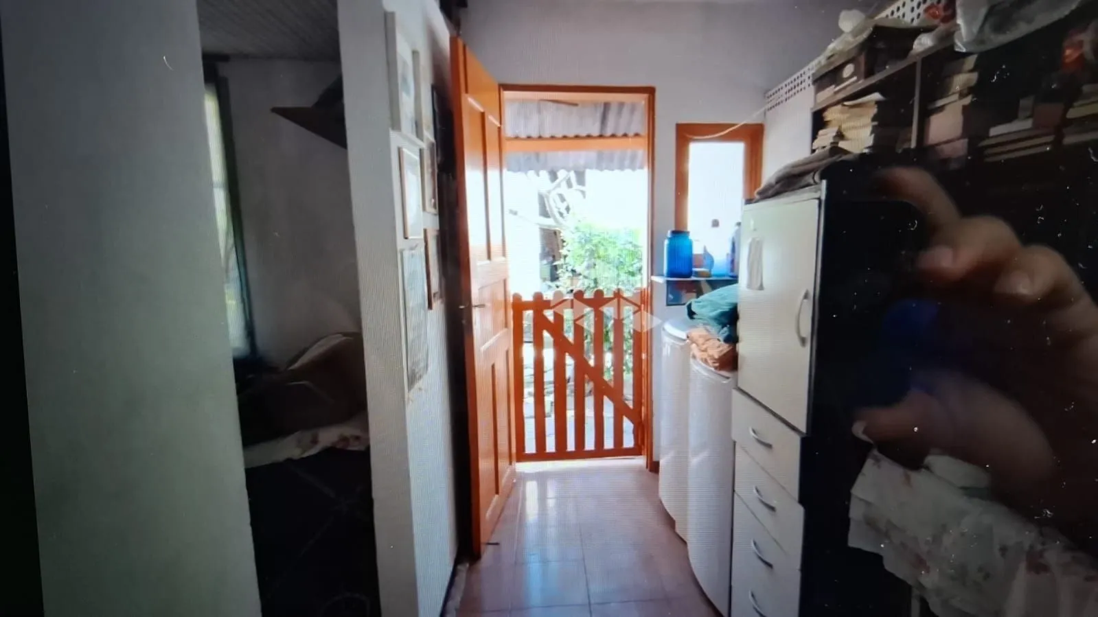 Imagem CASA AMPLA, 2 DORMITÓTIOS, 1SUÍTE, SALA, COZINHA, BANHEIRO SOCIAL , 2 VAGAS DE GARAGEM E ÓTIMA LOCALIZAÇÃO!