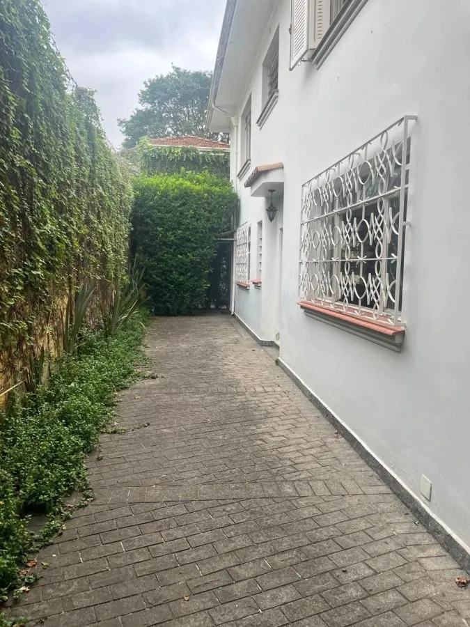 Imagem Casa para Venda em São Paulo, Pinheiros, 2 dormitórios, 1 banheiro, 8 vagas