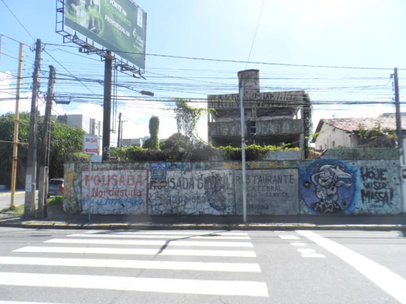 Imagem Terreno de esquina, à venda, Av. Ayrton Senna, em Piedade, Jaboatão dos Guararapes.