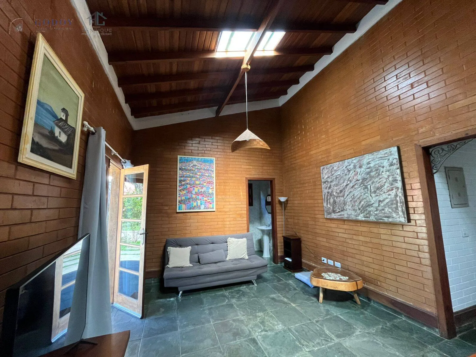 Imagem Excelente para Temporada: Casa com Piscina em Condomínio Seguro e Tranquilo