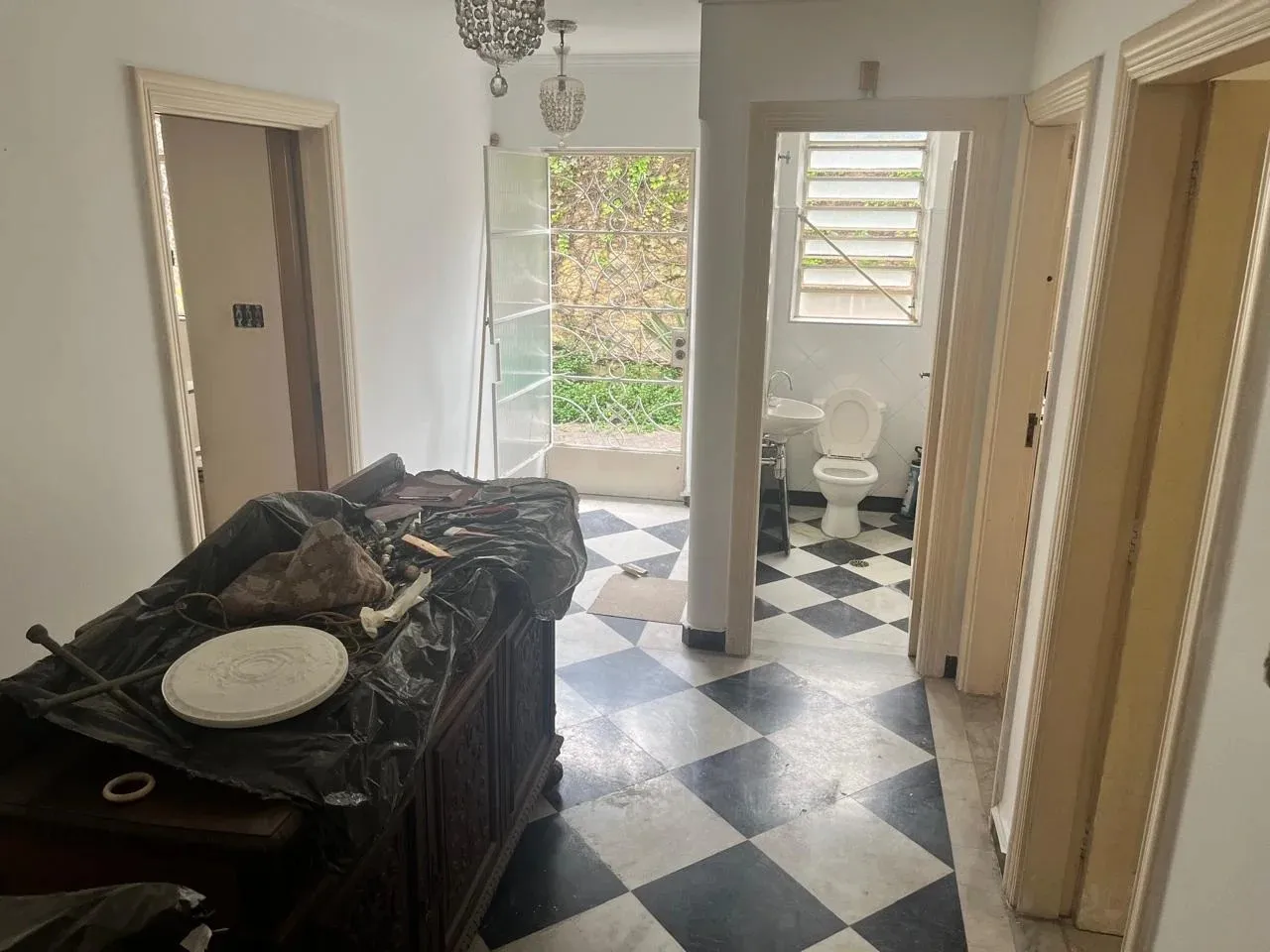 Imagem Casa para Venda em São Paulo, Pinheiros, 2 dormitórios, 1 banheiro, 8 vagas