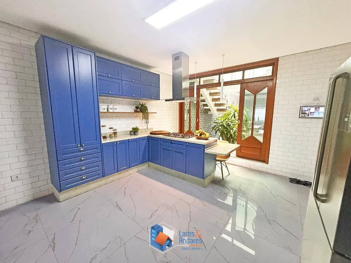 Imagem Sobrado para venda em Jardim Nossa Senhora do Carmo com 4 quartos, sendo 2 suítes, 328m²