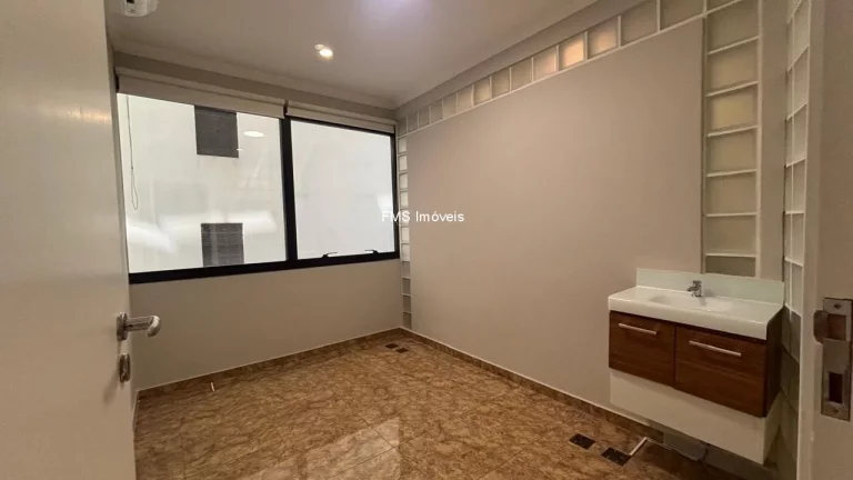 Imagem Conjunto Comercial de Alto Padrão para Locação na Bela Vista, São Paulo-SP: 3 Salas, 1 Vaga de Garagem, 62m².