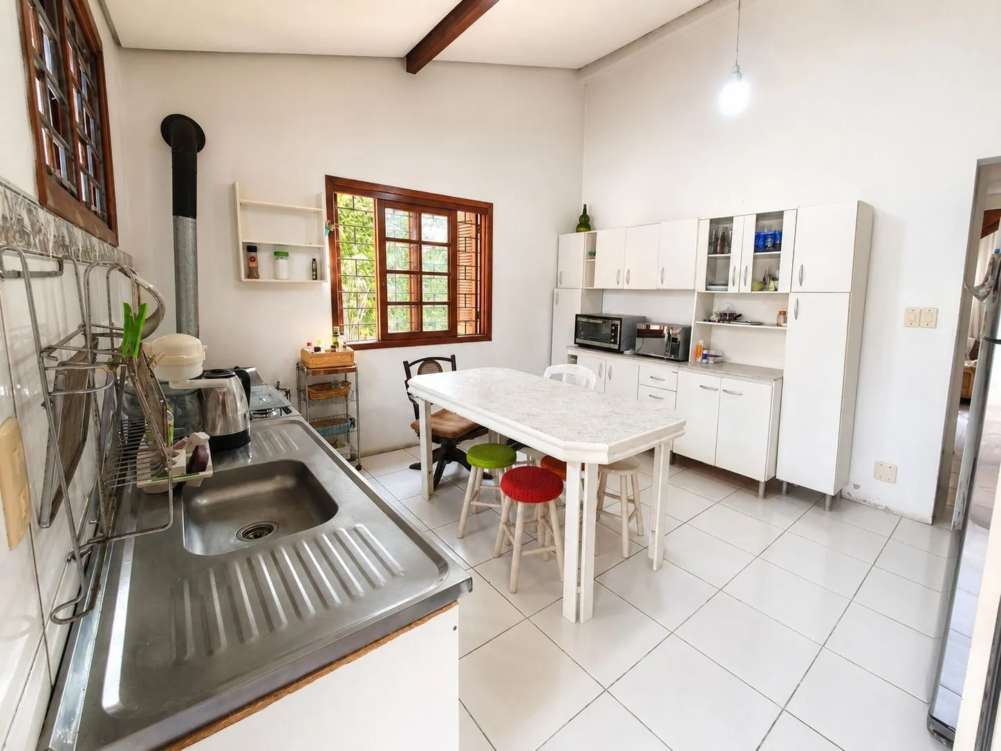 Imagem Casa 4 domitorios sendo uma suite com 6 vagas em 195m2 no bairro Guaruja.
