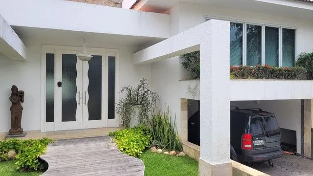 Imagem Crystal Lake: casa duplex 600 m² e 4 quartos